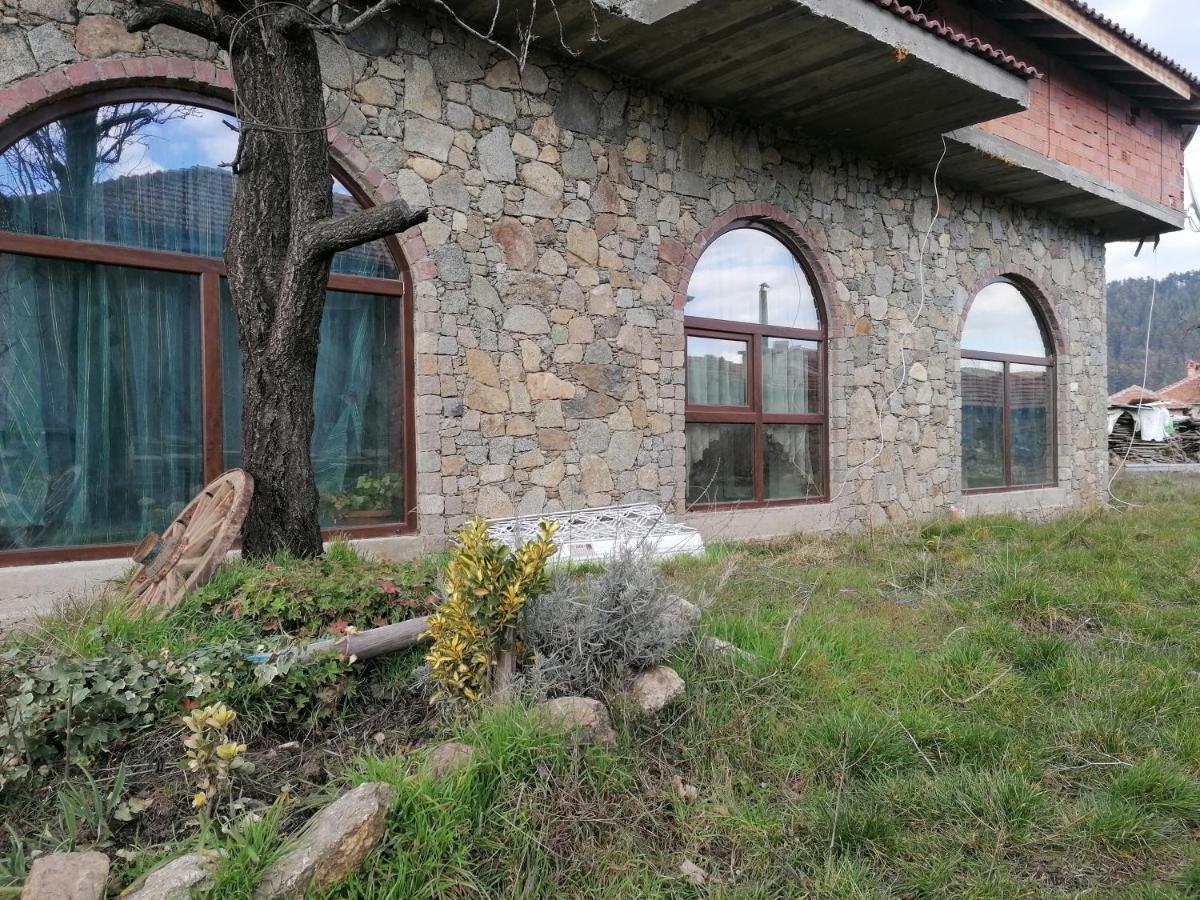 Лилянината Къща Kalofer Exterior foto